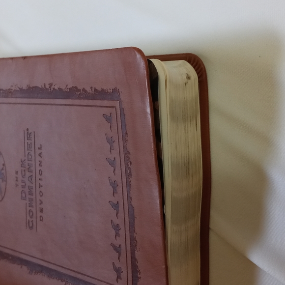 🪿Duck Commander Devotional Book🪿 - Picture 8 of 12